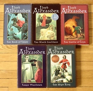 Complete Set 1-5 CHRONICLES OF PRYDAIN Lloyd Alexander 1990s PB VGC L1 - Imagen 1 de 2