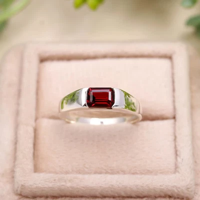 Anillo de boda solitario granate creado en laboratorio corte octa chapado en oro blanco de 14K Foto 1 de 4