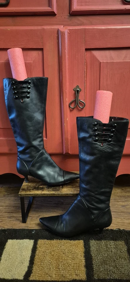 Difícil de Encontrar Ellen Tracy BARB Bota 8.5 M Cuero Negro Elegante Gatito Tacón Charol Acento Foto 1 de 4