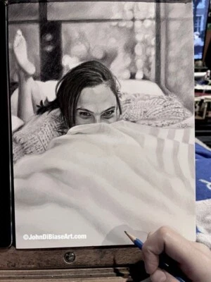 Gal Gadot Mujer Maravilla Dibujo a Lápiz 9” x 12” Obra de Arte Retrato, Blancanieves Foto 1 de 2