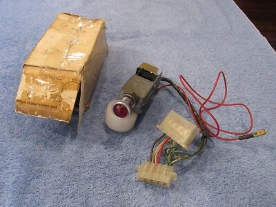 De colección Nuevo de Lote Antiguo Buick 4 WAY ACCESORIO INTERMITENTE DE PELIGRO Skylark Wildcat Riviera Años 60 Foto 1 de 4