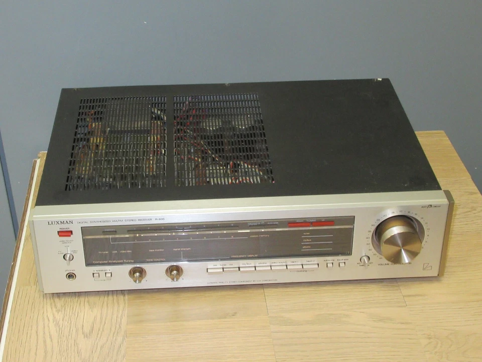LUXMAN R-405 Vintage Stereo Receiver Amplifier Tuner Receiver AS IS - Image 1 of 4