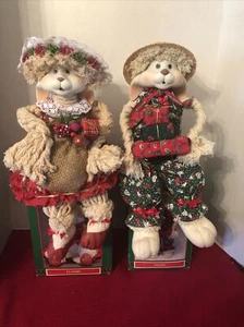 Christmas Around the World-House of Lloyd "Floyd and Flossie" Bunny Shelf Sitter - Picture 1 of 7