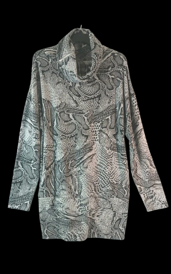 Vestido suéter elástico cuello capucha estampado animal WH Black Market tela muy suave  Foto 1 de 4