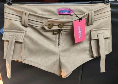 Pantalones Cortos Edikted Imitación Cuero Talla Pequeña Beige Foto 1 de 4