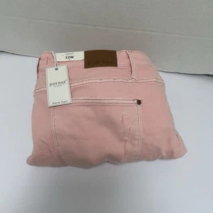 Jeans Judy blu nuovi con etichette rosa svasati vita media effetto invecchiato taglia 22W stile #88595 orlo sfilacciato - Foto 1 di 6