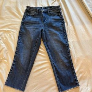 Judy Blue Mid Rise Side Braid Cropped Tapered Leg Jeans Size 7/28 Relaxed Fit - Picture 1 of 10
