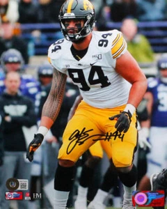 AJ Epenesa Autographed Iowa In Stance Close Up 8x10 HM Photo- Beckett W *Black - Imagen 1 de 5
