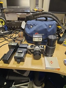 Pentax Me Super SLR Camera + 2 Lens + 3 Flashes + Hoya Filter - All Untested. - Afbeelding 1 van 21