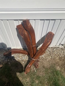 Tischbeine aus geschnitztem Holz (4) - Bild 1 von 3