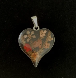 925 Sterlingsilber Mexiko Herz schwarz Plexiglas kleine Blume Charm Anhänger 5 Gramm - Bild 1 von 5