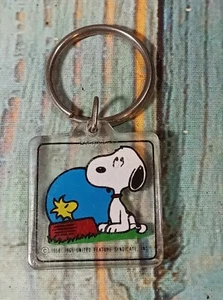 Vintage 1965 Snoopy Keychain - Picture 1 of 5