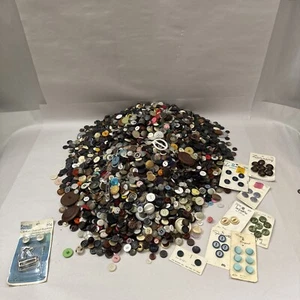 Vintage Button Lot 10 Lbs Estate Sale Find East Tennessee Levi Strauss And More - Picture 1 of 7