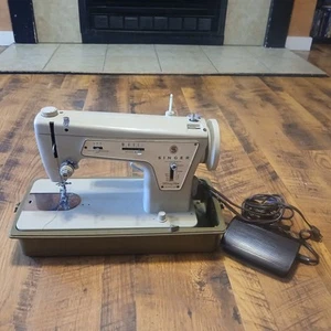 Vintage Singer Fashion Mate 237 Sewing Machine With Case & Pedal Works - Picture 1 of 24