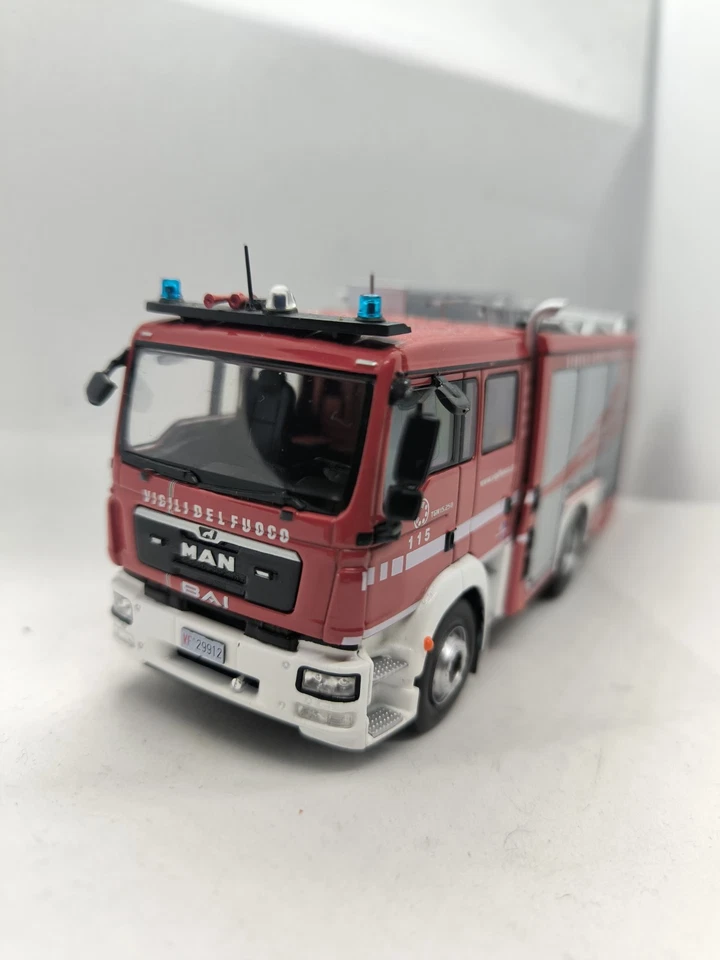 Die cast Camion Vigili del Fuoco MAN BAI TGM VSAC 3300M Die Cast Model 1/43 - Immagine 1 di 4