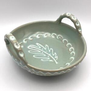 Vintage Pale Green & White Slipware Pottery Bowl Oak Leaf Made in England