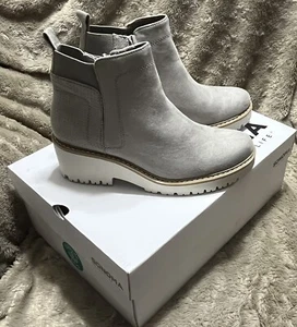 NEW Sonoma Ortholite ECO Banana Gray Faux Suede Chelsea Boot Bootie Womens Sz 8M - Picture 1 of 23