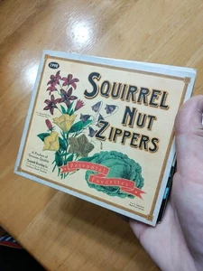 Perennial Favorites SQUIRREL NUT ZIPPERS Moderately Scratched - Imagen 1 de 5