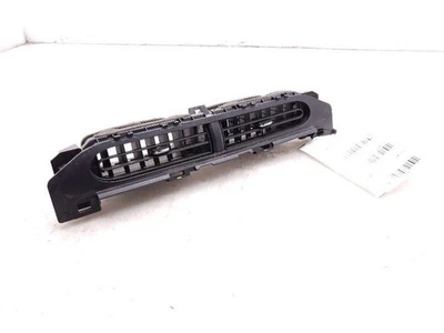 12 13 14 Toyota Prius C tablero central ventilaciones de aire acondicionado Foto 1 de 4