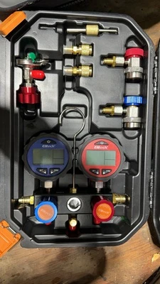 Juego de manómetros de refrigerante Elitech DMG-3 AC 2 vías con mangueras Foto 1 de 3