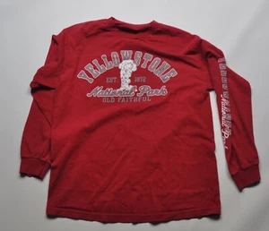 Camiseta roja Old Faithful 1882 del Parque Nacional de Yellowstone - Imagen 1 de 3