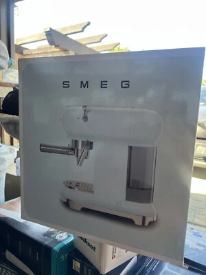 Smeg ECF01CRUS 50s Retro Espresso Coffee Machine Light blue - Image 1 of 3