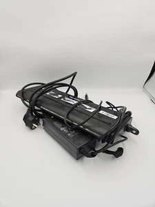 Targus Universal USB 3.0 DV2K Docking Station AC77EUZ + Adapter + Cables - Afbeelding 1 van 4
