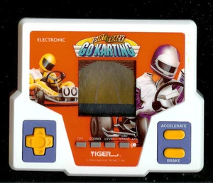 1990s DIRT TRACK GO KARTING ELECTRONIC HANDHELD TRAVEL GAME TRAVEL TIGER LCD TOY - Picture 1 of 1