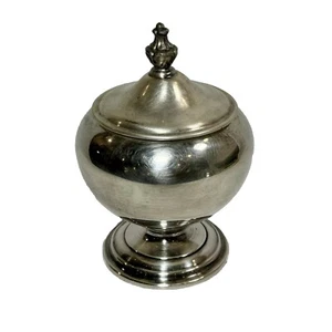 Azúcarero o tarro de baratija vintage con pedestal tono plateado con tapa - Imagen 1 de 9