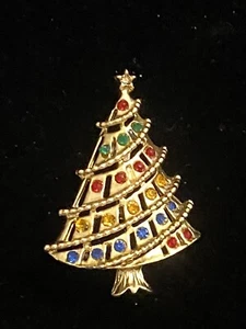 COLORFUL CLASSIC GOLD TONE CHRISTMAS TREE BROOCH PIN 22 SPARKLING FAUX GEMS - Picture 1 of 3