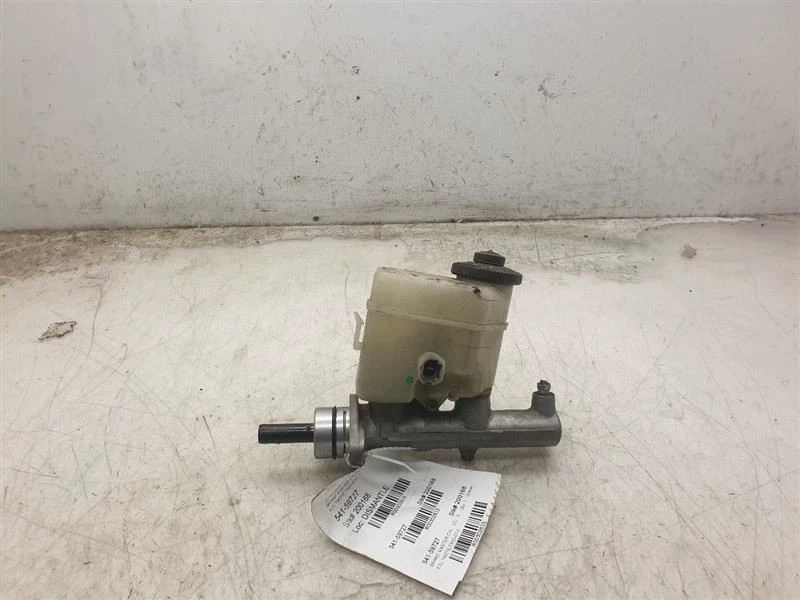 2000 TOYOTA AVALON 3.0L FWD BRAKE MASTER CYLINDER ASSEMBLY  - Image 1 of 4