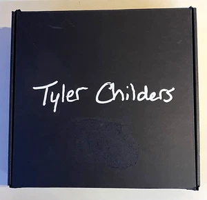 TYLER CHILDERS Rustin' In The Rain RARE PROMO BOX LP+SHIRT+PRESS KIT Sealed - Picture 1 of 8