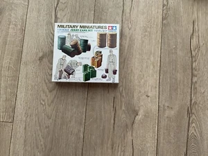 Tamiya Maßstab 1:35 Jerry Cans Set Militär Miniaturen Plastik Modellbausatz - 35026 - Bild 1 von 2