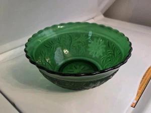 Anchor Hocking Sandwich Forest Green 7 ½” Scalloped Edge Bowl Rare - Picture 1 of 7