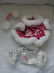 TRAJE DE PATINADOR ROSA BUILD A BEAR CON RIBETE BLANCO + CAMISA PLATEADA + FUNDAS PARA OREJAS - Imagen 1 de 1