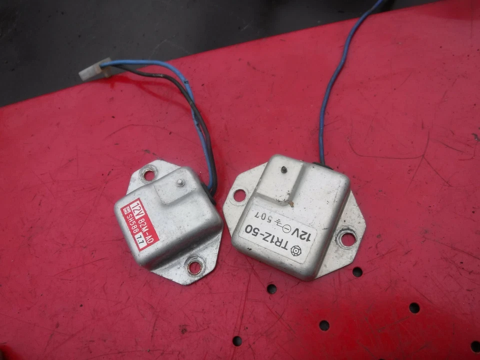 1988-83T- Yamaha 340 ENTICER piezas de nieve: 2 voltios reguladores  Foto 1 de 1