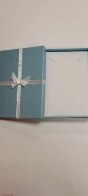 2 x Joyería Collar Elegante Lazo Caja de Regalo Papel Azul/Blanco con Inserto Foto 1 de 3