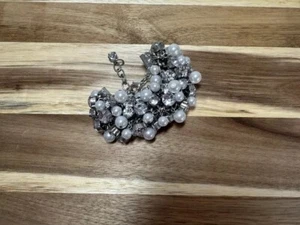 PERLE & STRASS CLUSTER Damen ARMBAND STATEMENT STÜCK SILBERFARBEN - Bild 1 von 4