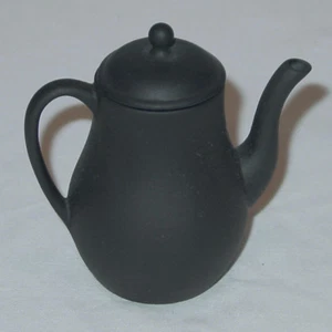WEDGWOOD BLACK BASALT JASPERWARE 2 3/4" TALL MINI / MINIATURE COFFEE POT NEW - Picture 1 of 1
