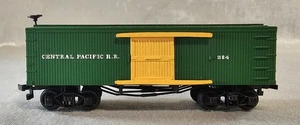 Bachmann HO Scale 34' Old Time Freight Box Car Central Pacific R.R. 224 - Picture 1 of 6