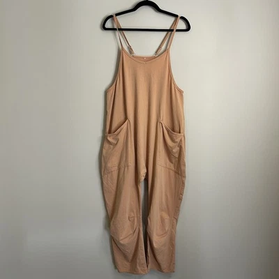 Free People FP "Dupe" Hot Shot Jumper Mameluco Mediano Bolsillos Albaricoque Elástico Foto 1 de 4