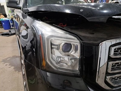 Conjunto de faros laterales Rh pasajero Yukon XL 1500 2015 SKU#4299143 Foto 1 de 4