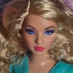 N371 ~ Muñeca curvilínea Barbie Signature Looks andra hecha para mover modelo #16 HJW83 NRFB - Imagen 1 de 9