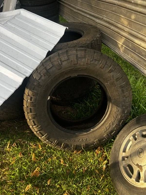 (4) : Pinza nitto terra 295/70r18 usada. Foto 1 de 4