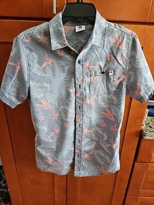 DC Shoes Shirt Mens Small Short Sleeve Button Up Cotton Casual - Picture 1 of 5