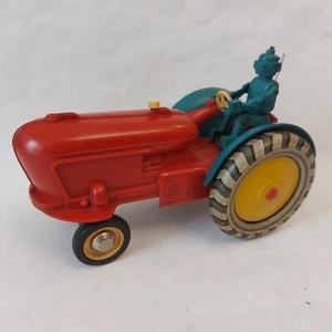 Robot Trattore Rosso Vintage Raro Giocattolo Batteria Latta e Plastica URSS Russo - Funzionante - Foto 1 di 19