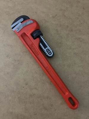 🔺Supreme®️🔺 CHAVE DE TUBO VERMELHA RIDGID®️ (FW20) - Imagem 1 de 4