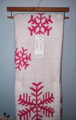 Pink Snowflake Christmas Reversible Throw 50x70 Nicole Miller TikTok Viral - Image 1 of 2