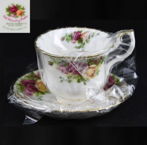 Royal Albert Old Country Roses Cup 3" Tall & Saucer 6" Original Packaging - Picture 1 of 9