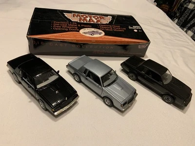 Motormax 1/24 Buick Regal Turbo T Gris Negro 1987 + Kit Modelo con Caja Cuerpo G Foto 1 de 4
